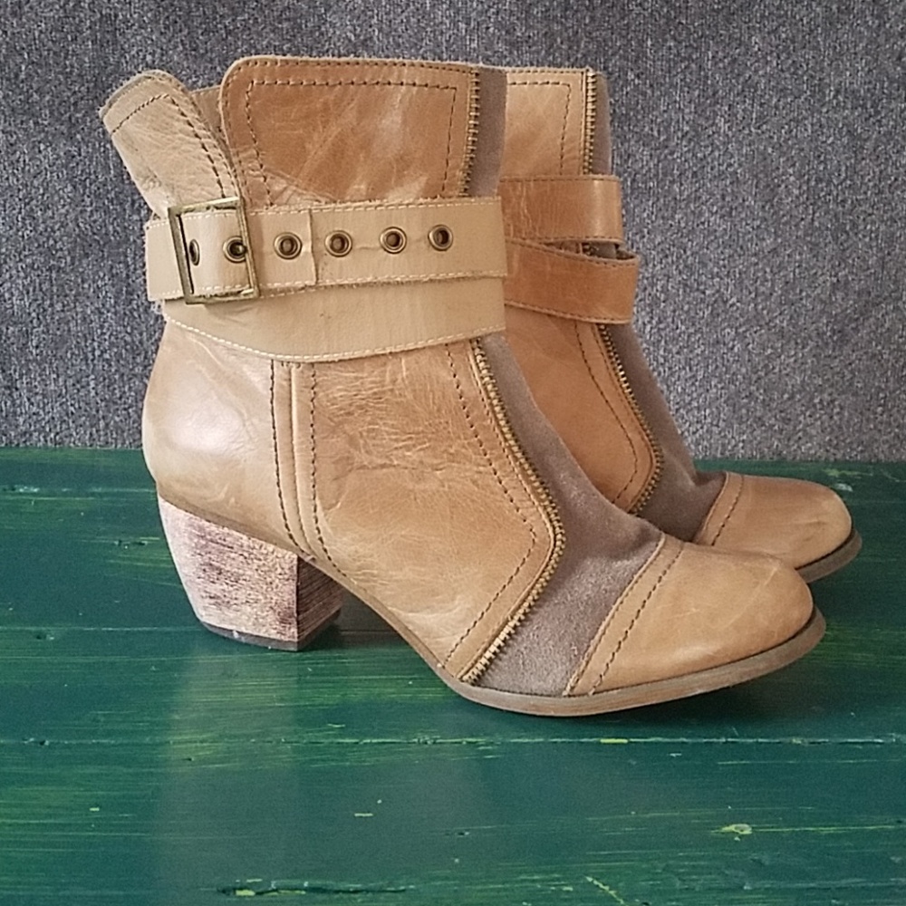 Women's Restricted Booties